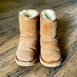 Ugg boots chestnut size 10 toddler